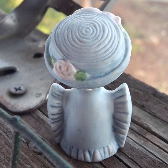 Mini Lady Thimble Collectible Dollhouse Porcelain Vintage Tiny American Fashion - Picture 4 of 7